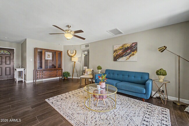 2344 W Mitchell Dr Phoenix, AZ 85015 photo 4