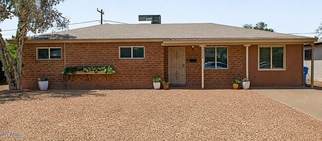 2344 W Mitchell Dr Phoenix, AZ 85015 photo 2