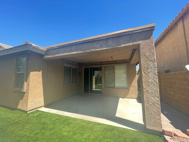 15445 W Cottonwood Cir Surprise, AZ 85374 photo 2