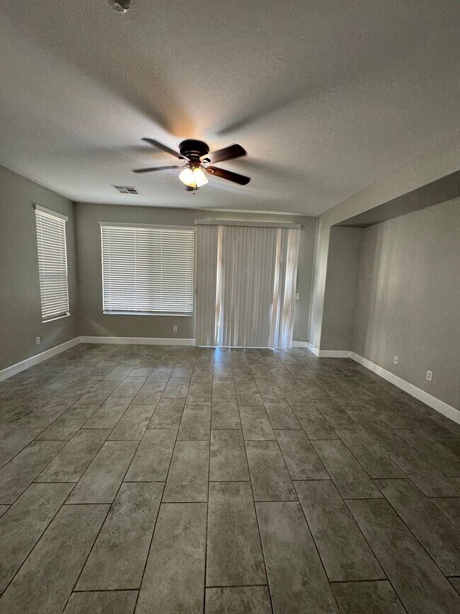 15445 W Cottonwood Cir Surprise, AZ 85374 photo 5