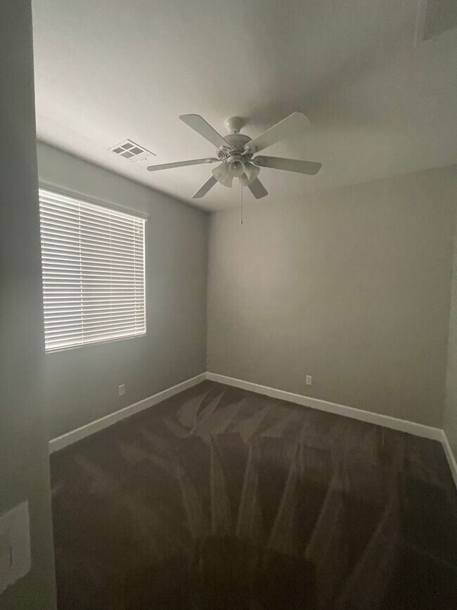 15445 W Cottonwood Cir Surprise, AZ 85374 photo 3