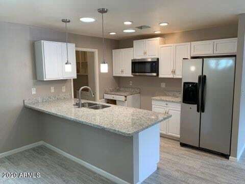 1412 E Redfield Rd photo 2