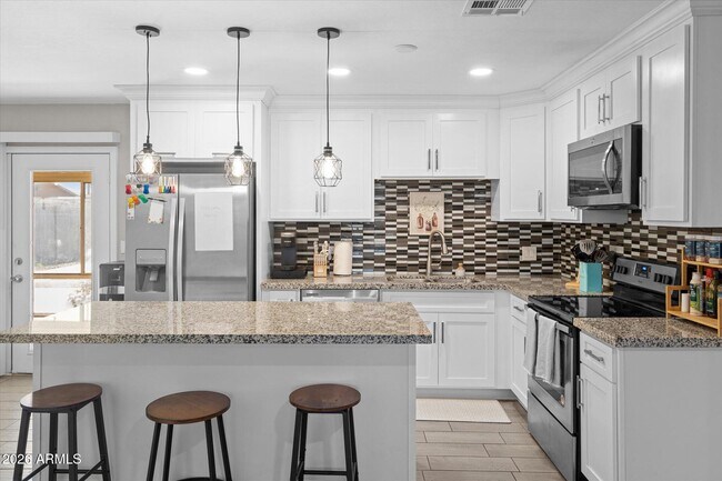 1211 W Palomino Dr photo 4
