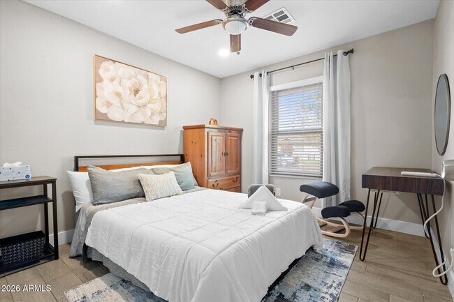 1211 W Palomino Dr photo 5