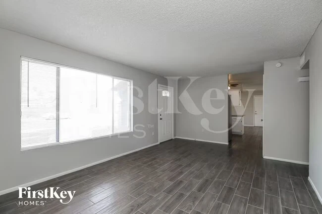 5909 S Palm Dr Tempe, AZ 85283 photo 3