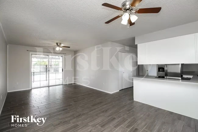 5909 S Palm Dr Tempe, AZ 85283 photo 4
