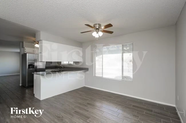 5909 S Palm Dr Tempe, AZ 85283 photo 5