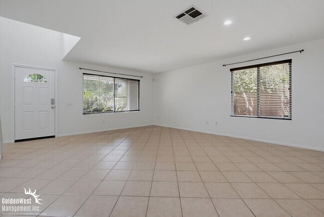 2980 Oakstone Creek Pl Escondido, CA 92027 photo 3