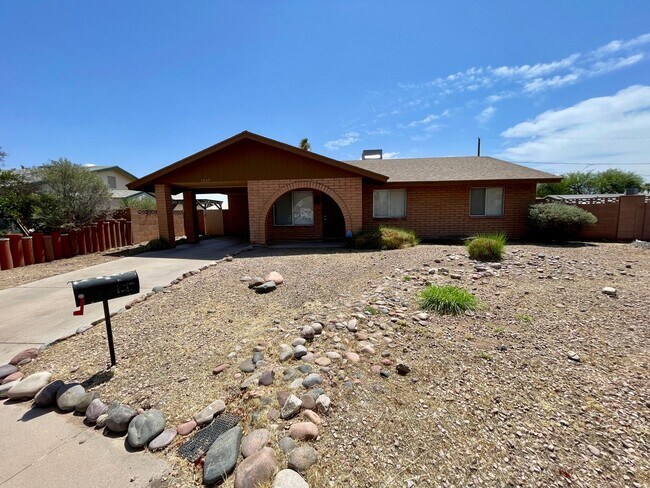 1317 S Shafer Dr Tempe, AZ 85281 photo 2