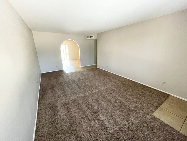 1317 S Shafer Dr Tempe, AZ 85281 photo 4