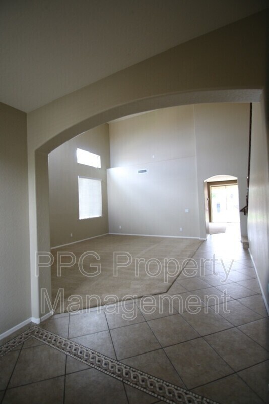 17045 W Bradford Way Surprise, AZ 85374 photo 3