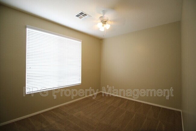 17045 W Bradford Way Surprise, AZ 85374 photo 4