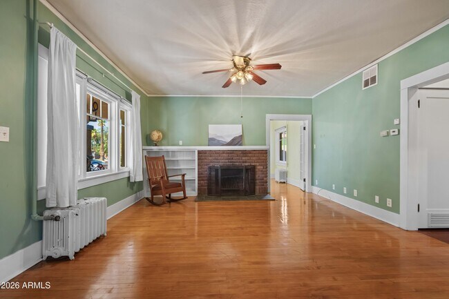 522 W Willetta St photo 3