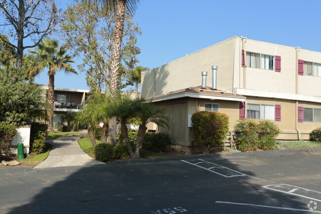 Hidden Pines Apartments photo 5