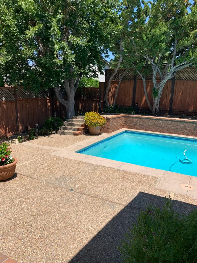 1819 Yolanda Circle photo 5