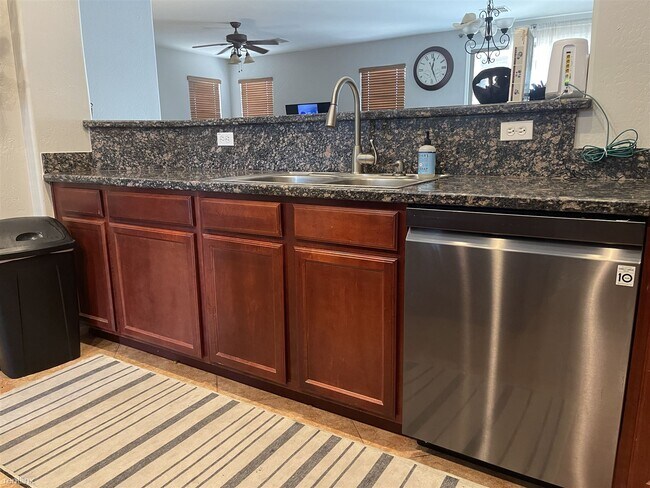 16418 W Whitehorn Way Surprise, AZ 85387 photo 5