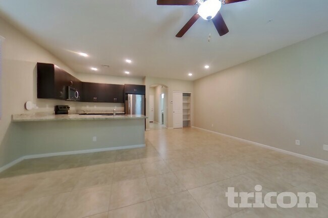 12586 W Mazatzal Dr Peoria, AZ 85383 photo 4