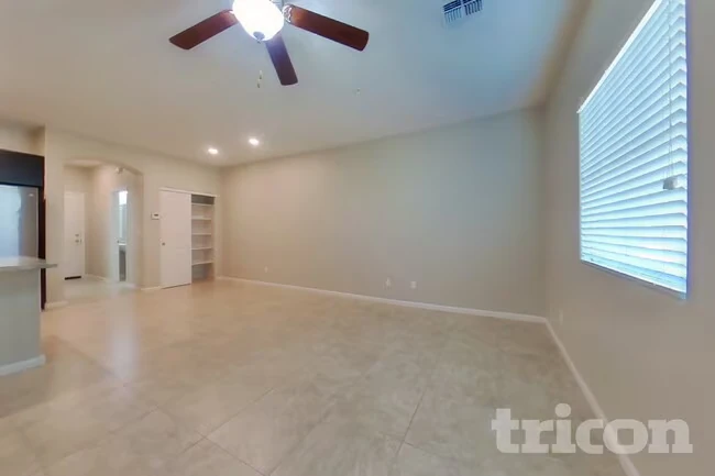 12586 W Mazatzal Dr Peoria, AZ 85383 photo 3