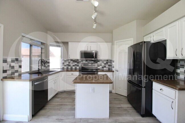 7407 E Lakeview Ave Mesa, AZ 85209 photo 2