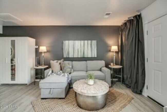 830 E Maryland Ave Phoenix, AZ 85014 photo 3