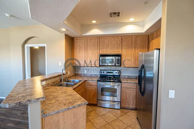 705 W Queen Creek Rd Chandler, AZ 85248 photo 2