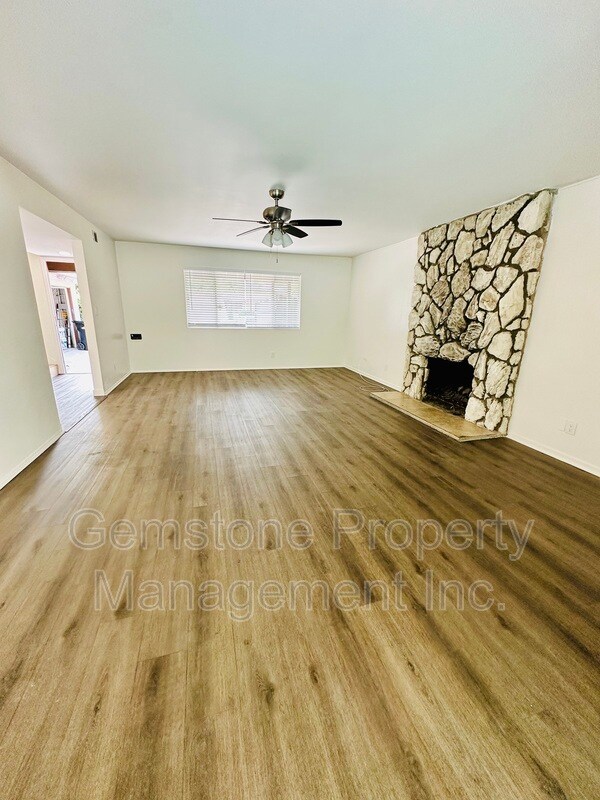 5233 Countryside Dr San Diego, CA 92115 photo 2