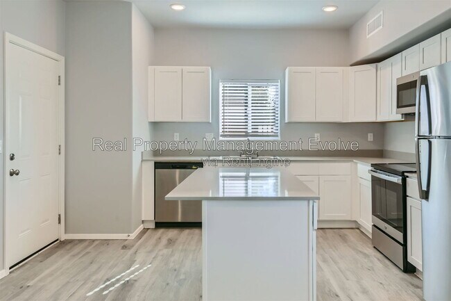 7010 N 80th Ave Glendale, AZ 85303 photo 2