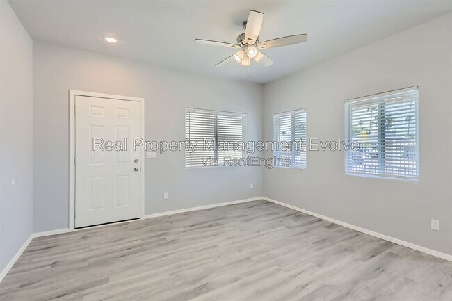 7010 N 80th Ave Glendale, AZ 85303 photo 5