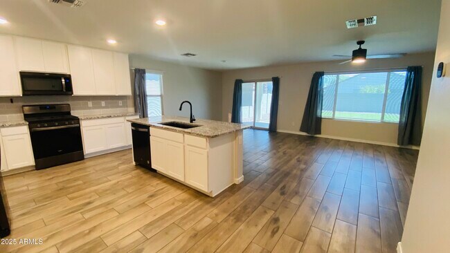17461 W Molly Ln Surprise, AZ 85387 photo 5