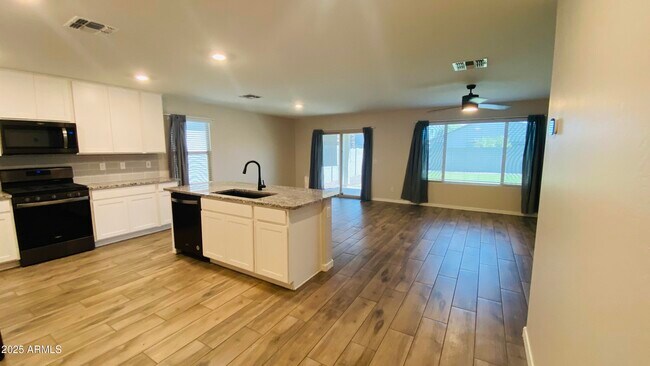 17461 W Molly Ln Surprise, AZ 85387 photo 4