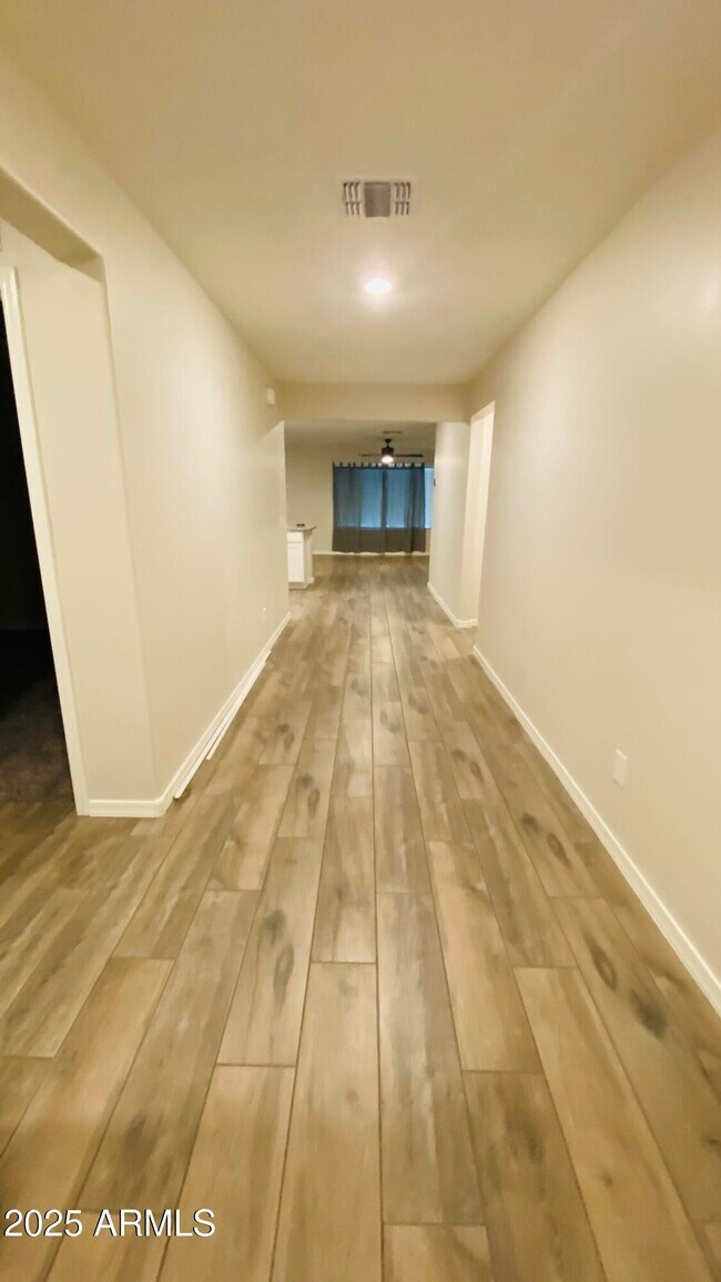 17461 W Molly Ln Surprise, AZ 85387 photo 2