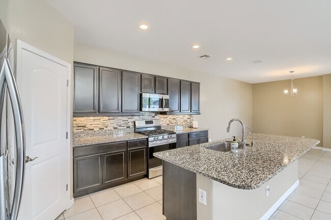 10755 W Bronco Trail Peoria, AZ 85383 photo 2