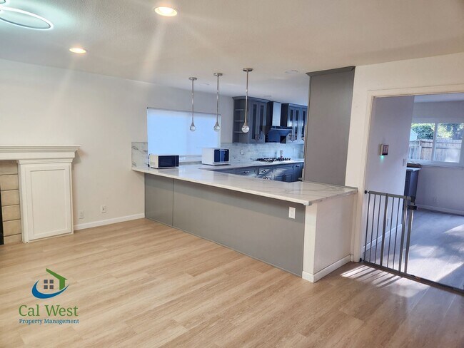 7521 Santa Barbara Dr Gilroy, CA 95020 photo 2