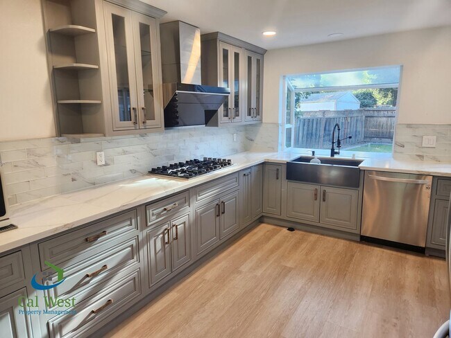7521 Santa Barbara Dr Gilroy, CA 95020 photo 3