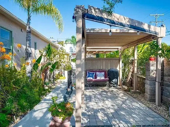 1815 Mission Cliff Dr photo 3