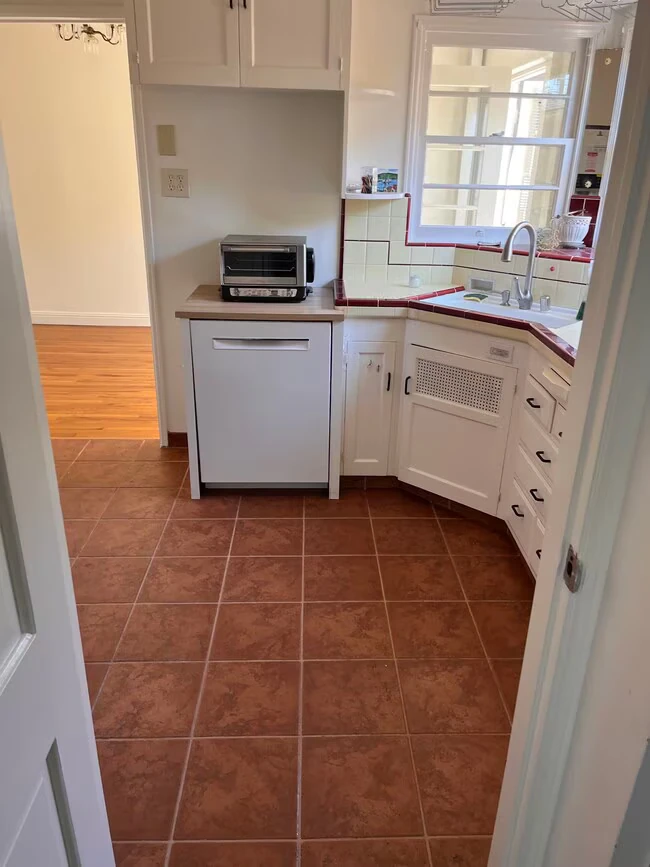 1815 Mission Cliff Dr photo 4