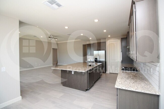 16047 S 184th Dr Goodyear, AZ 85338 photo 4