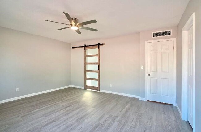2006 W Silvergate Dr Chandler, AZ 85224 photo 2