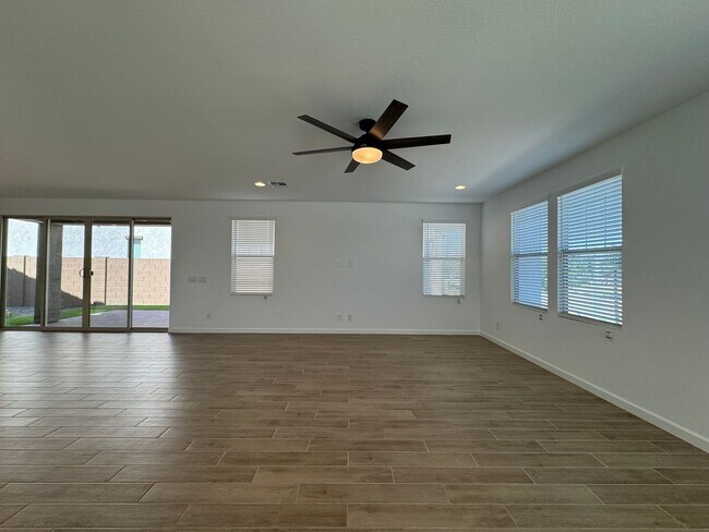 2232 W Chisum Trl Phoenix, AZ 85085 photo 3