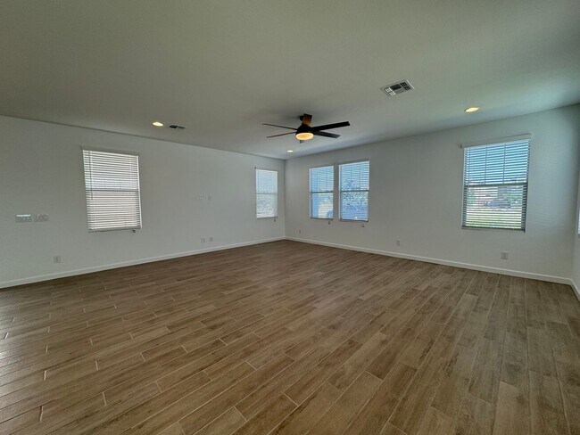 2232 W Chisum Trl Phoenix, AZ 85085 photo 2