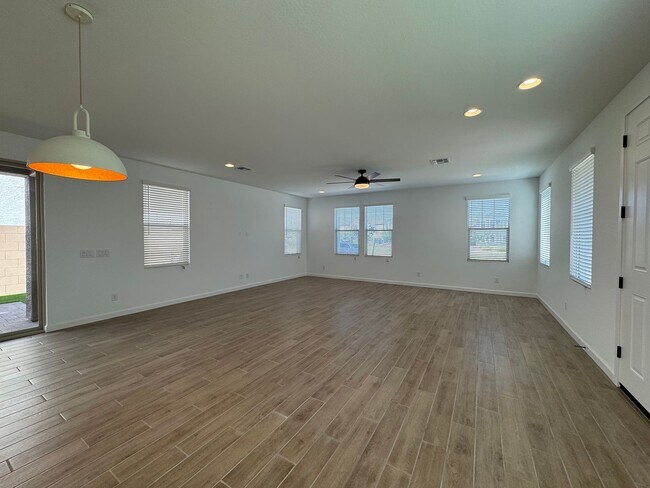 2232 W Chisum Trl Phoenix, AZ 85085 photo 5