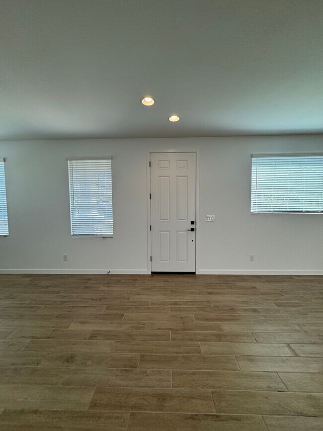 2232 W Chisum Trl Phoenix, AZ 85085 photo 4