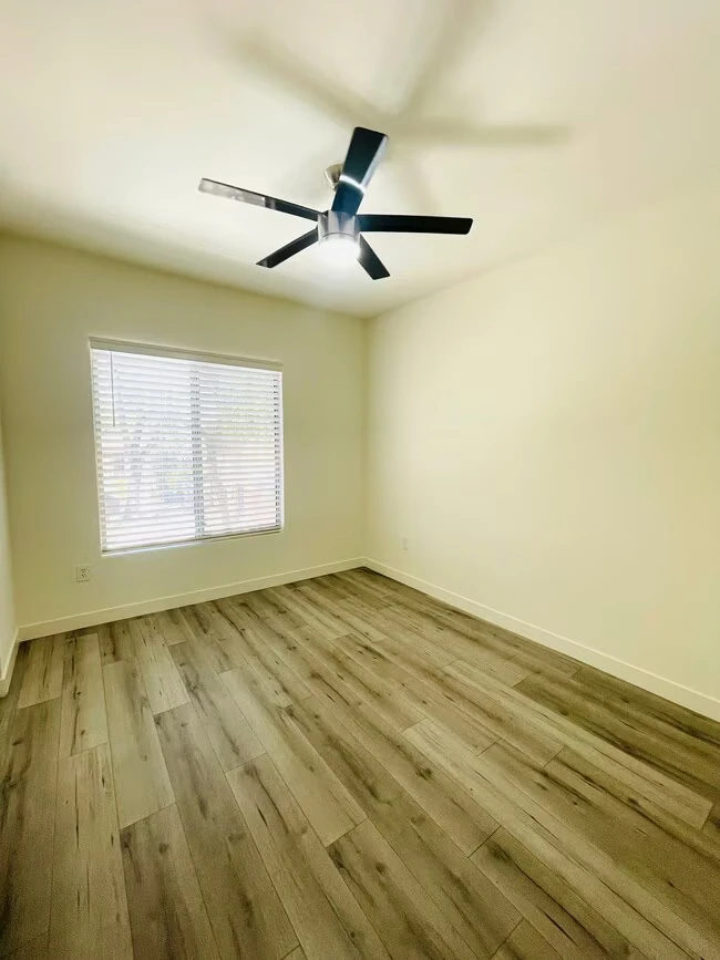 1411 E Orangewood Ave Phoenix, AZ 85020 photo 5