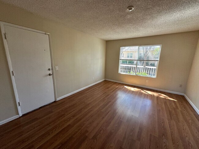 145 Lincoln St Santa Rosa, CA 95401 photo 2