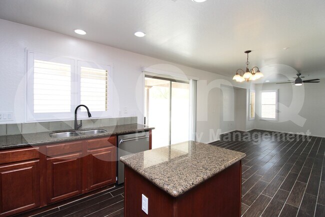 30384 N 128th Ln photo 4
