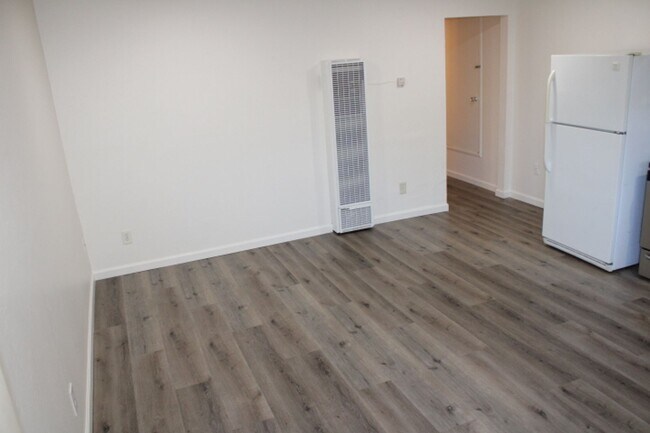 527 Vaqueros Ave photo 5