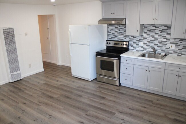 527 Vaqueros Ave photo 4