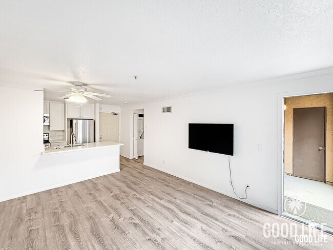 8889 Caminito Plaza Centro San Diego, CA 92122 photo 2