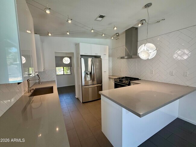3702 E Paradise Dr Phoenix, AZ 85028 photo 5