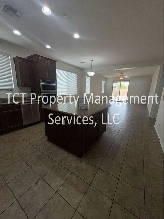 Spacious 3 Bed/2 Bath In The Sought-after Community Of Gilbert photo 3